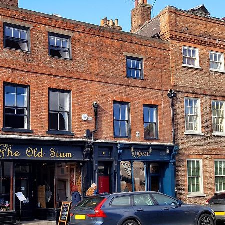 Maison Parfaite Yo1 - Exquisite 400 Year Old, City Centre Townhouse York Bagian luar foto