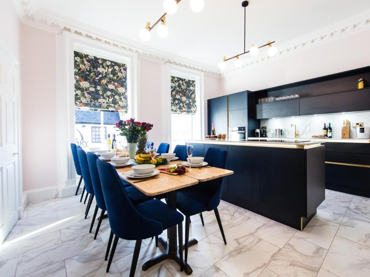 Maison Parfaite Yo1 - Exquisite 400 Year Old, City Centre Townhouse York Bagian luar foto