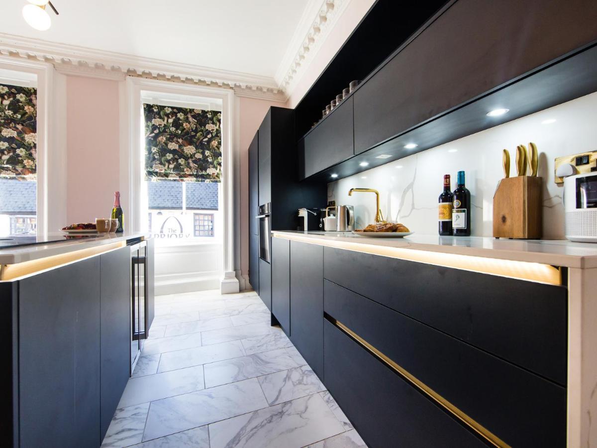 Maison Parfaite Yo1 - Exquisite 400 Year Old, City Centre Townhouse York Bagian luar foto