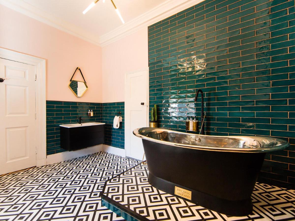 Maison Parfaite Yo1 - Exquisite 400 Year Old, City Centre Townhouse York Bagian luar foto